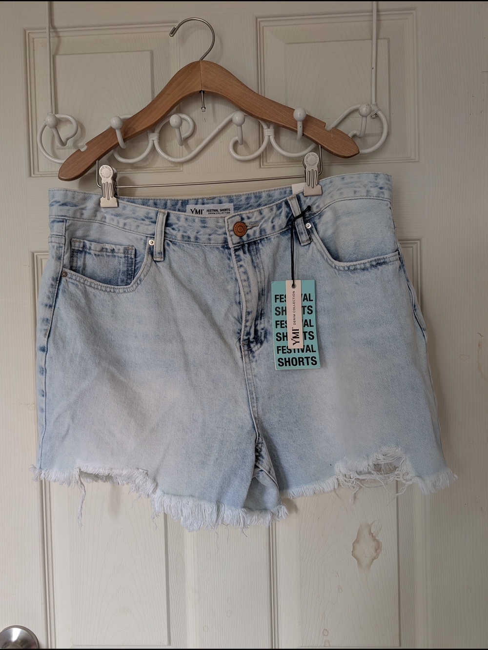 NWT YMI High-Rise Frayed Festival Denim Shorts Size 32
